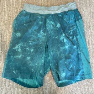 Men’s Lululemon Swim Trunks w/ Liner & Adjustable Drawstring. 9” Length